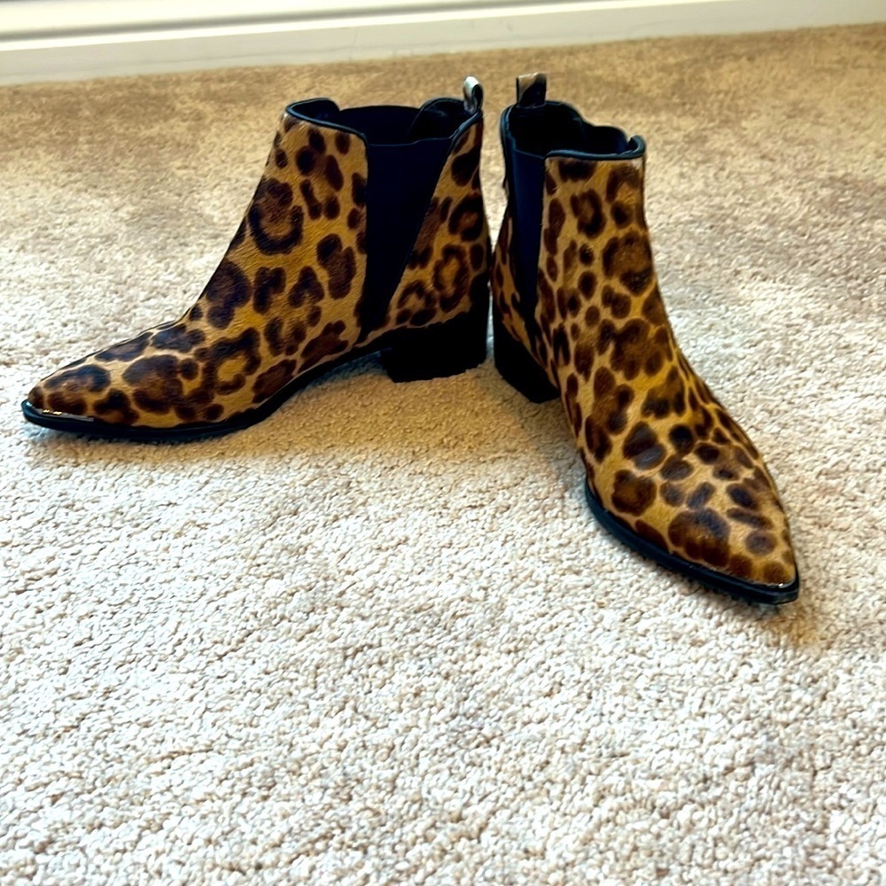 Marc Fisher Calf Hair Leopard Print Yaley Pointed Toe Booties - Picture 1 of 10